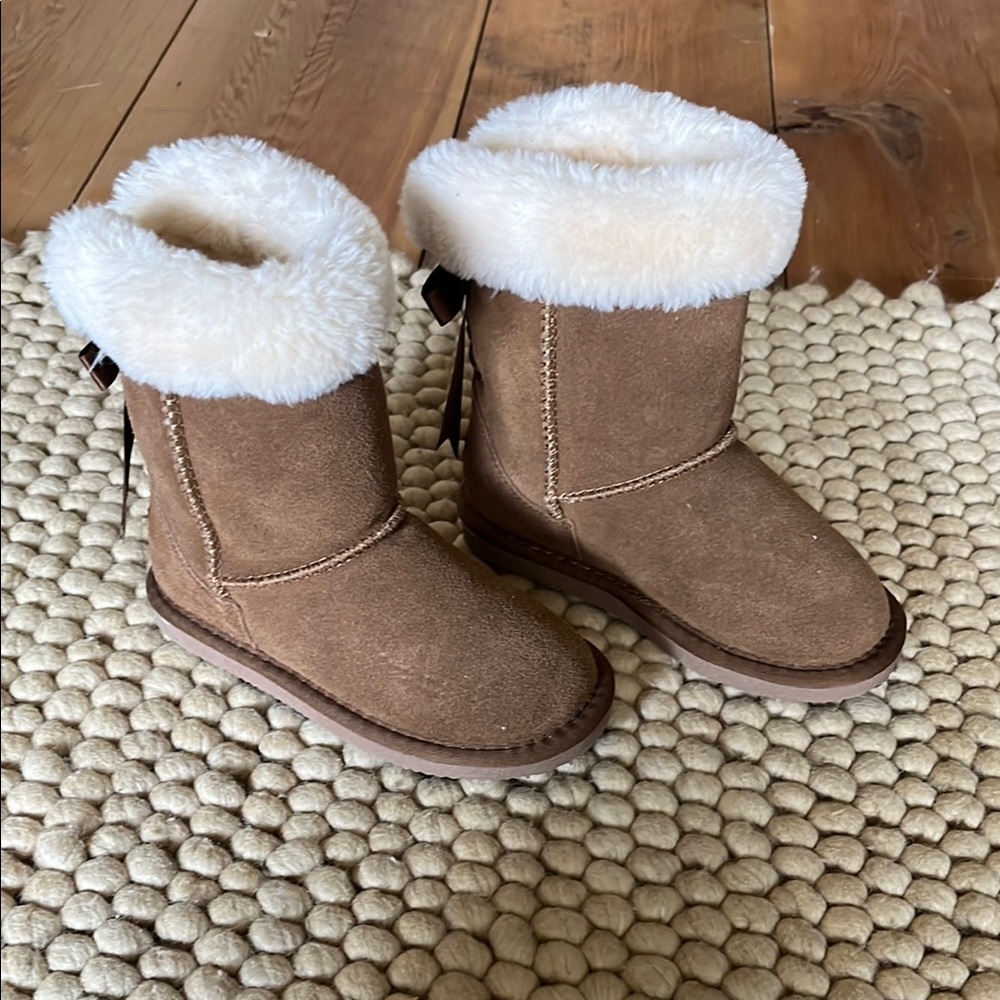 Cozy Brown Boots with Faux Fur Lining